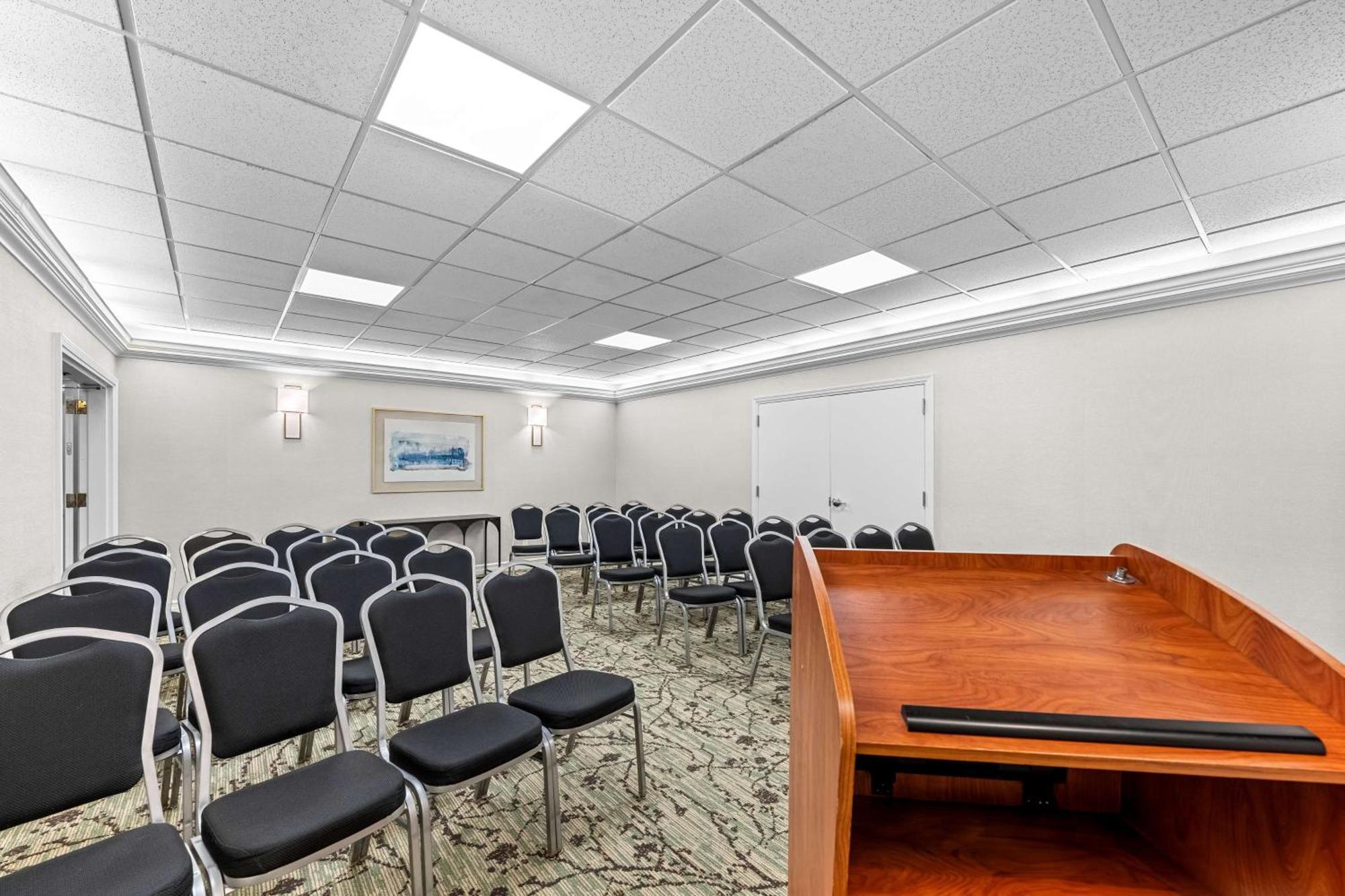 Best Western Plus Puyallup Hotel Buitenkant foto